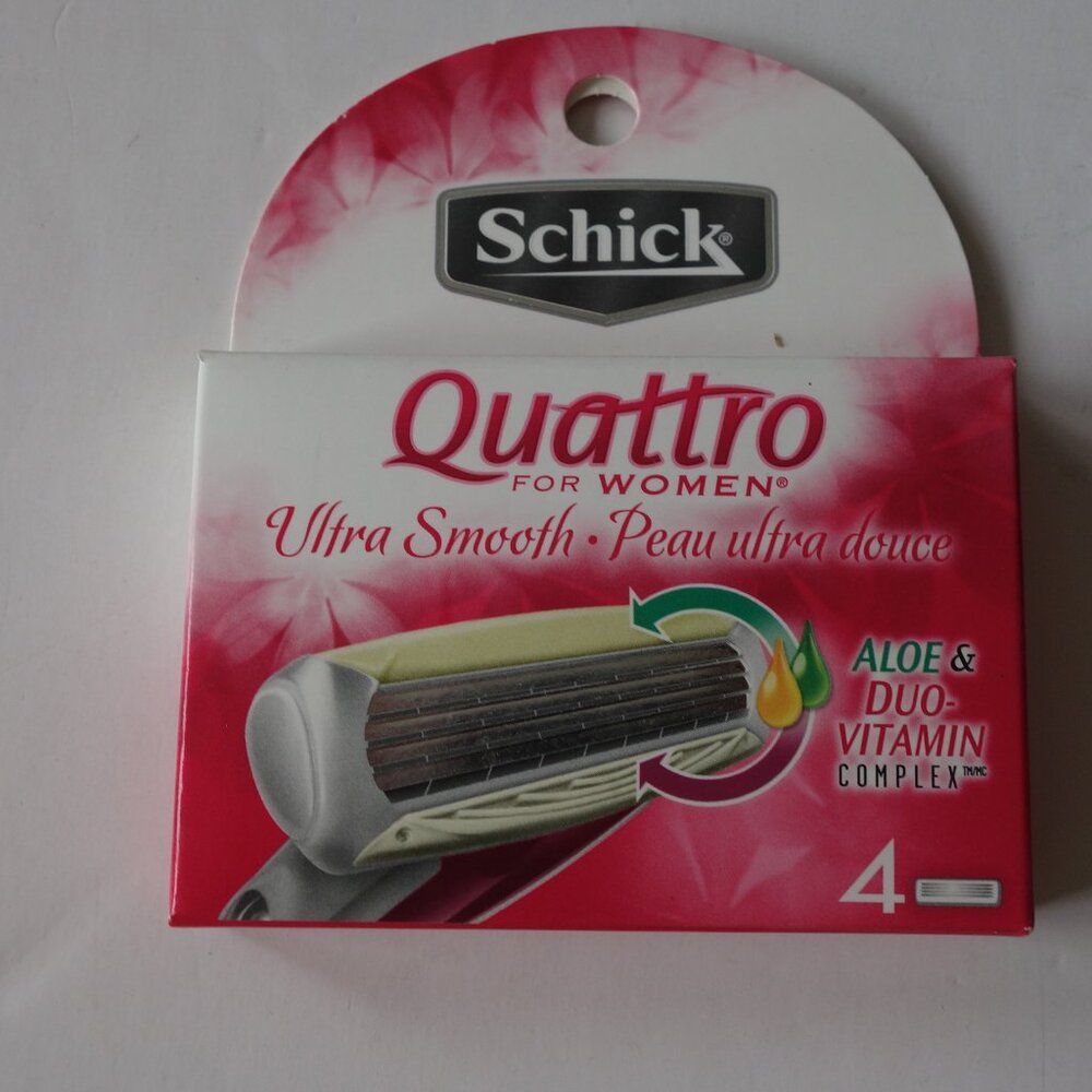 Schick Quattro for Women Ultra Smooth 4 Blades Aloe & Duo Vitamin Complex New